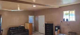 Cozy 1-bedroom chalet in beautiful Palmdale with AC