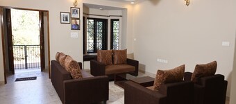 Serene 1-6-Bedroom Convertible Bungalow With AC's In Bedrooms