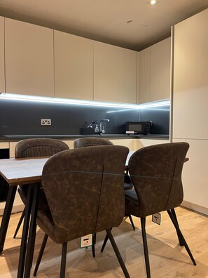 Dining - High-end 2-Bed Retreat - AO Arena & Victoria Stn (Manchester)