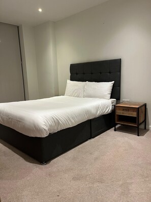 Iron/ironing board, WiFi, bed sheets - High-end 2-Bed Retreat - AO Arena & Victoria Stn (Manchester)