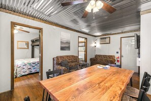 Dining - Skyline Cabin - Lakefront Table Rock Lake (Galena)