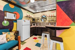 Interior - Love Shack Cabin · Lakefront · Pool & Dock (Galena)