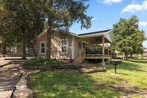 Exterior - Lake Life Cabin - Lakefront Table Rock Lake (Galena)