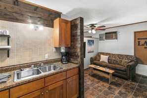 Interior - Clear Water Cabin · Table Rock Lakefront (Galena)