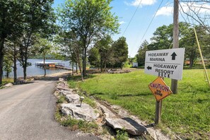 Property grounds - Clear Water Cabin · Table Rock Lakefront (Galena)