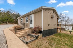 Exterior - Crest View Cabin - Lakefront Table Rock Lake (Galena)