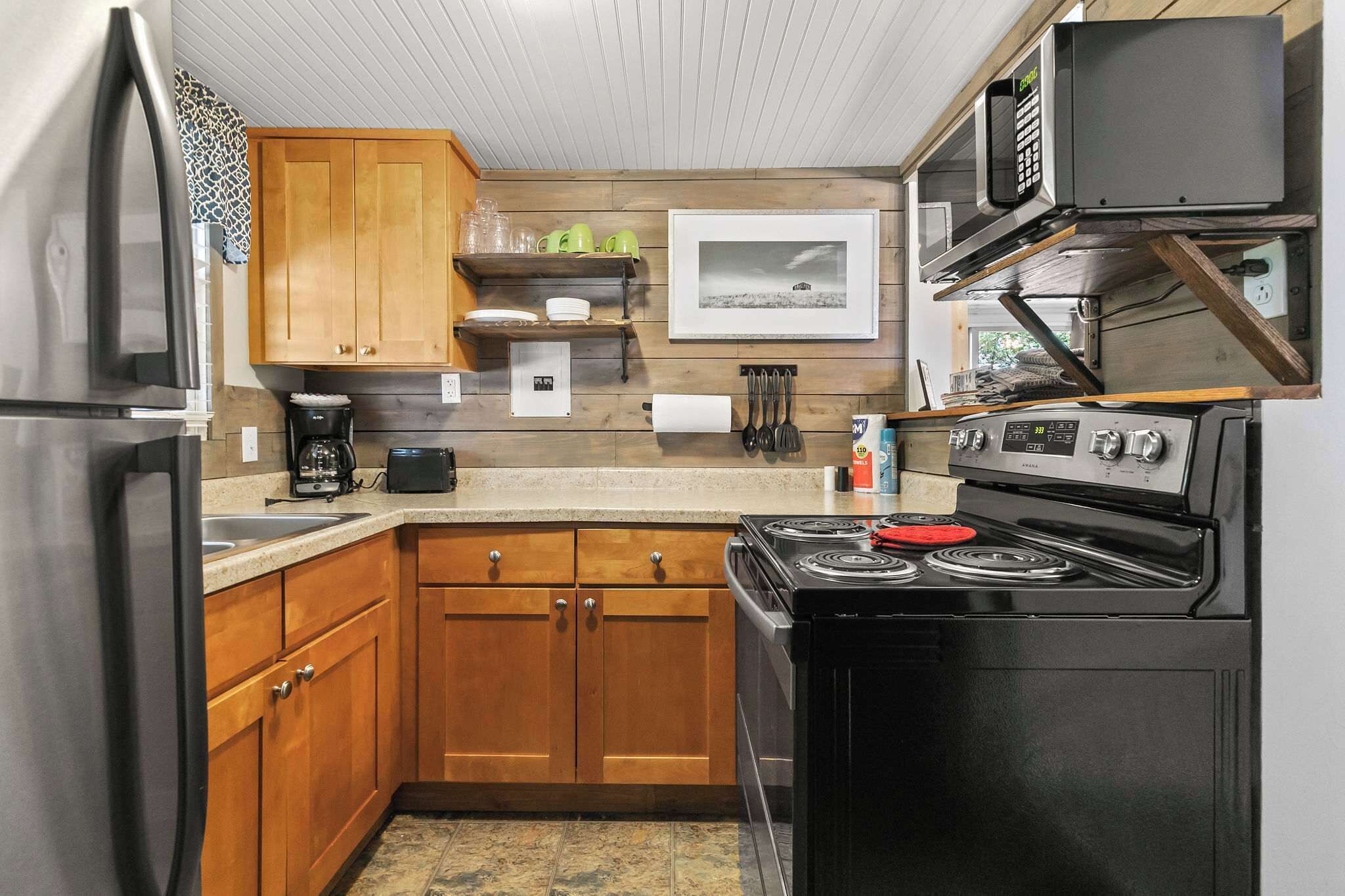 Fridge, microwave, stovetop