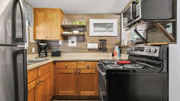 Fridge, microwave, stovetop