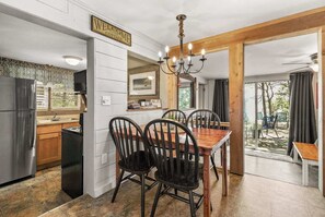 Dining - Rock Haven Cottage - Lakefront Table Rock Lake (Galena)
