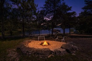 Property grounds - Lakefront 4BR · Pool · Resort Dock · Sleeps 12 (Galena)