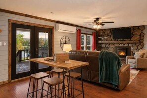 TV, fireplace, offices - Lakefront 4BR · Pool · Resort Dock · Sleeps 12 (Galena)
