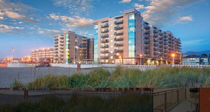 Beachfront! Seaside Condo, 2 Bedroom 2 Bath. Sleeps 6