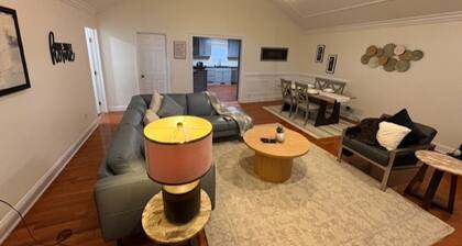 Luxurious 3-bedroom 3-baths bungalow in tranquil Mint Hill with AC