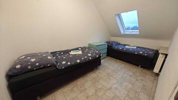 Iron/ironing board, WiFi, bed sheets