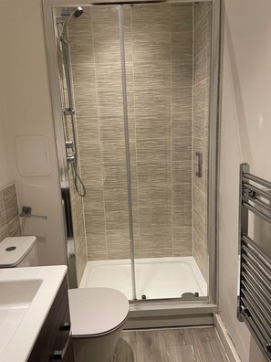 Bathroom - City Centre access - Stunning 2 Bed Retreat (Salford)