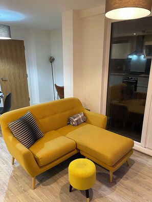 Living area - City Centre access - Stunning 2 Bed Retreat (Salford)