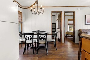 Dining - Dogwood Cabin - Lakefront on Table Rock Lake (Galena)