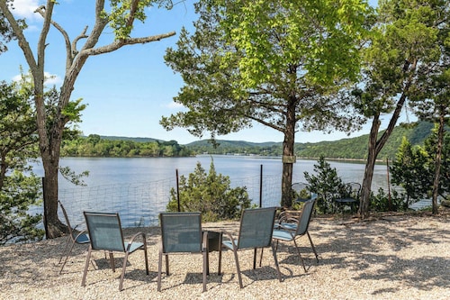 Duplex Cabin · Pool + Lake Access · Near Branson