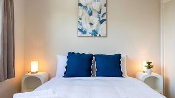 Iron/ironing board, WiFi, bed sheets