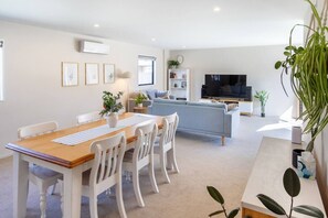 Interior - Family-Friendly Riccarton Stay + Garage (Christchurch)
