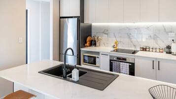 Fridge, microwave, oven, stovetop
