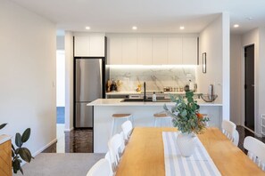Dining - Family-Friendly Riccarton Stay + Garage (Christchurch)