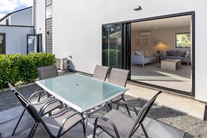 Outdoor dining - Family-Friendly Riccarton Stay + Garage (Christchurch)