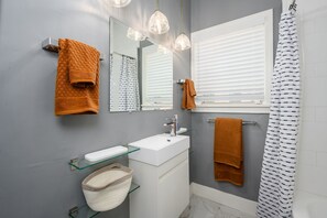 Bathroom - Wonderful 2-bedroom house with Zonal Mini Splits , tree lined nieghborhood (Phoenix)