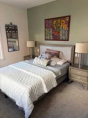 Iron/ironing board, WiFi, bed sheets - Wonderful 2-bedroom house with Zonal Mini Splits , tree lined nieghborhood (Phoenix)