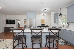 Private kitchen - Wonderful 2-bedroom house with Zonal Mini Splits , tree lined nieghborhood (Phoenix)