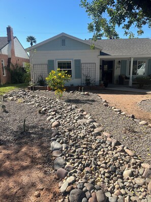 Exterior - Wonderful 2-bedroom house with Zonal Mini Splits , tree lined nieghborhood (Phoenix)