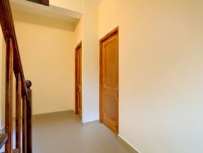 House | Interior - Hotel O Model Town Road (Manali)