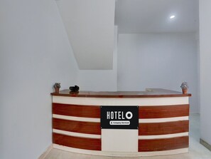 House | Reception - Hotel O Model Town Road (Manali)