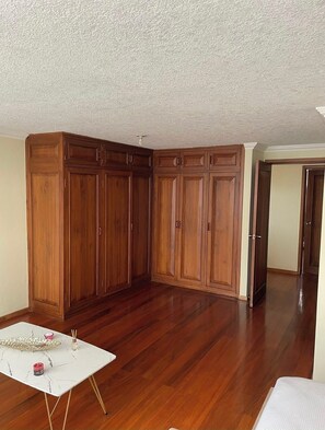 Interior - Beautiful 3-bedroom condo in pleasant Quito for your getaway (Quito)