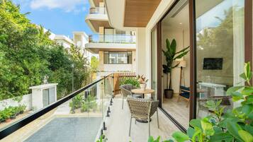 Loft de lujo, balcón, vista al jardín | Terraza o patio