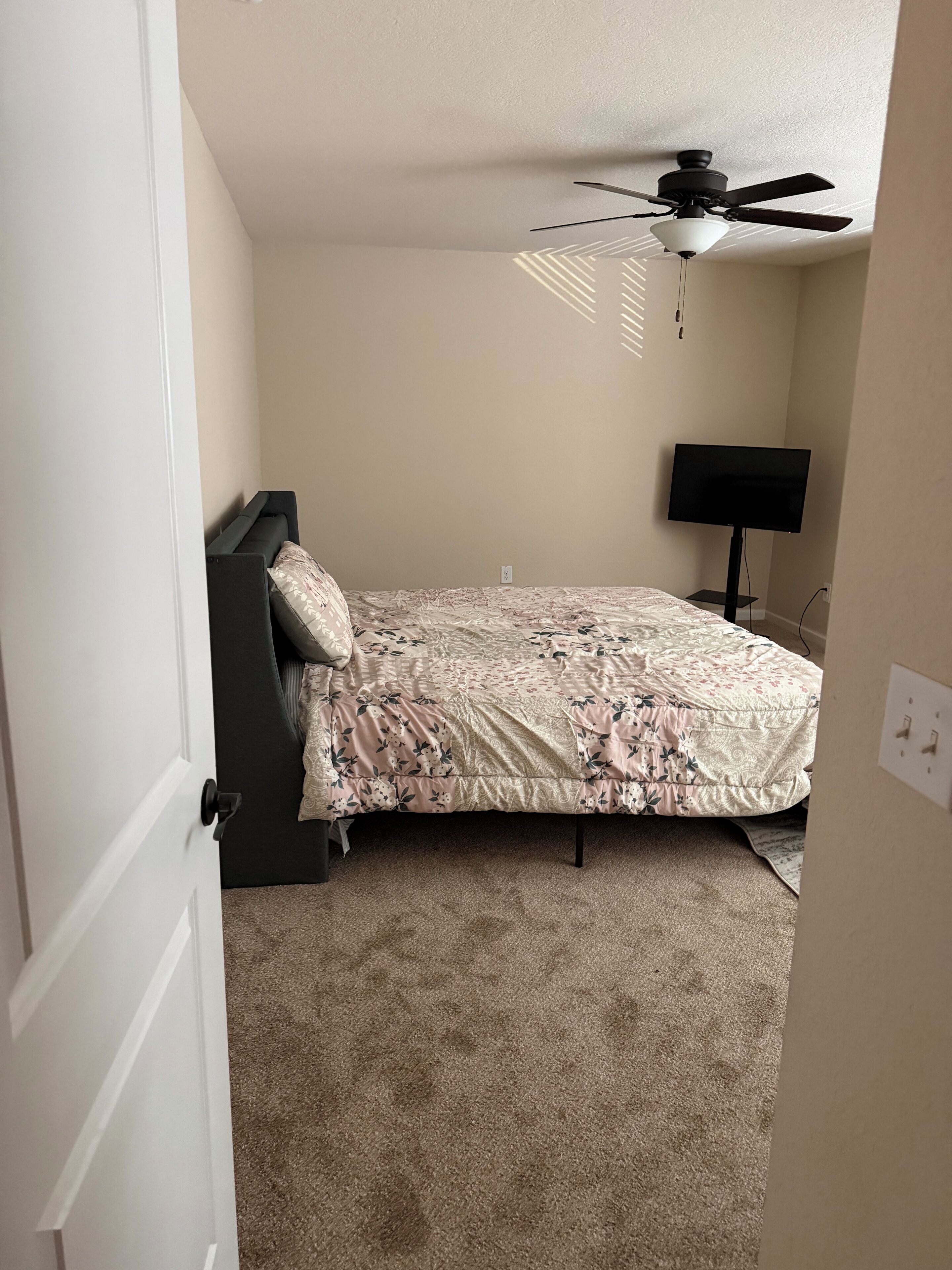 4 bedrooms, iron/ironing board, Internet, bed sheets