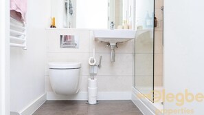 Bathroom - Bespoke Piccadilly 2-Bed Retreat Gym Spa Pool (Manchester)