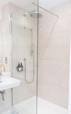 Hair dryer, towels, soap, toilet paper - Bespoke Piccadilly 2-Bed Retreat Gym Spa Pool (Manchester)