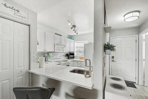 Private kitchen - Cozy 2 bdr 2.5 bath beachfront complex condo (Cape Canaveral)