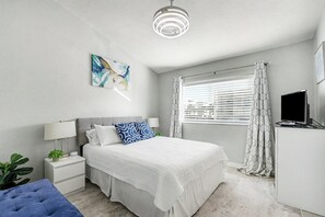 Iron/ironing board, WiFi, bed sheets - Cozy 2 bdr 2.5 bath beachfront complex condo (Cape Canaveral)