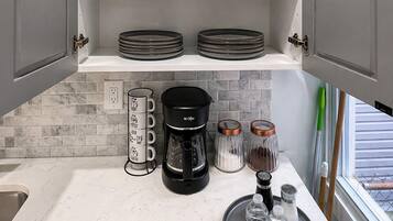 Coffee/tea maker, fridge, microwave, oven