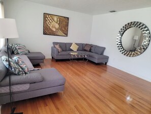 Living area - Cozy Ocala Home Near Paddock Mall (Ocala)
