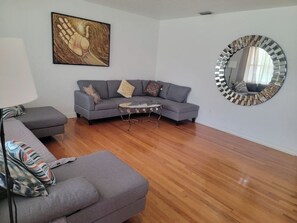 Living area - Cozy Ocala Home Near Paddock Mall (Ocala)