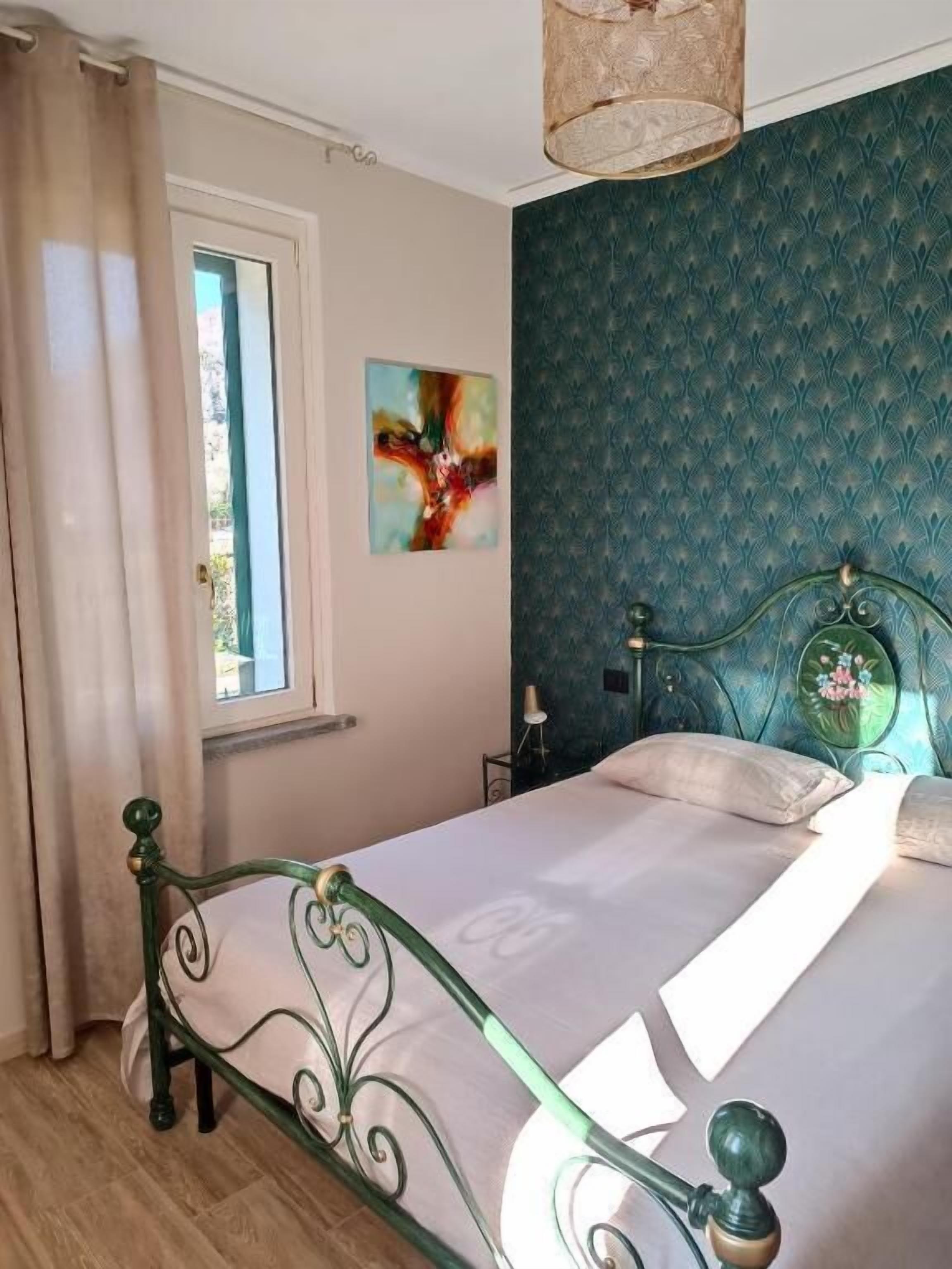 Double Room, Garden View | In-room safe, desk, soundproofing, iron/ironing board