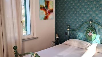 Double Room, Garden View | In-room safe, desk, soundproofing, iron/ironing board