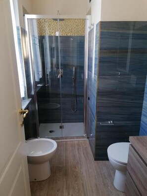 Double Room, Balcony, Garden View | Bathroom | Shower, hair dryer, towels, soap