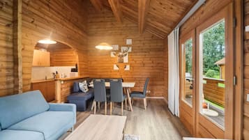Bungalow | Dining