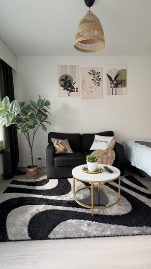 Smart TV - Modern Apartment in Myyrmäki – Direct Train to Helsinki & Airport (Vantaa)