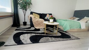 1 bedroom, iron/ironing board, free WiFi, bed sheets - Modern Apartment in Myyrmäki – Direct Train to Helsinki & Airport (Vantaa)