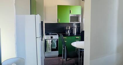 Modern Apartment in MyyrmĂ€ki â Direct Train to Helsinki & Airport